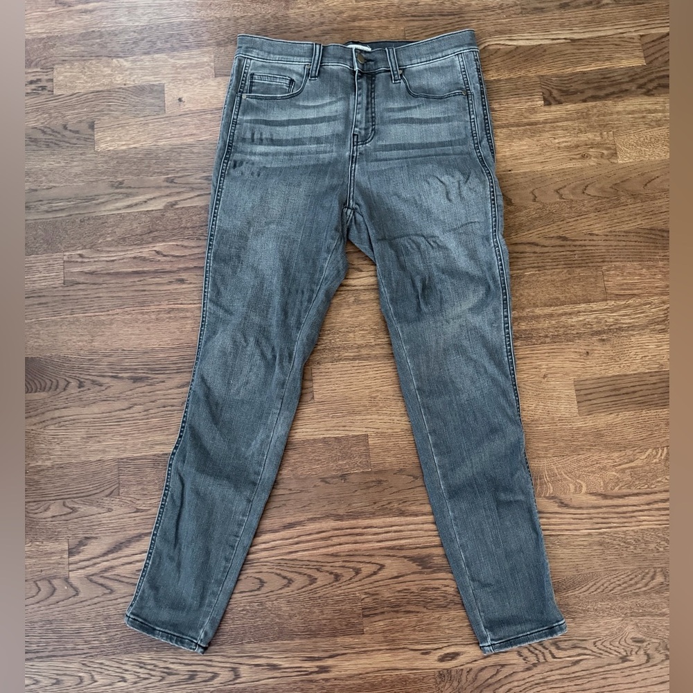 Crescent Drive Grey Jeans - size 32